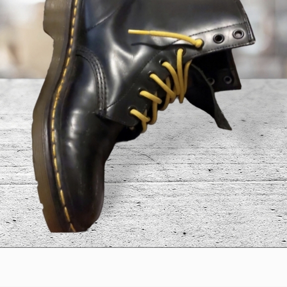 Dr. Martens women's leather boots size 9 - Picture 13 of 17